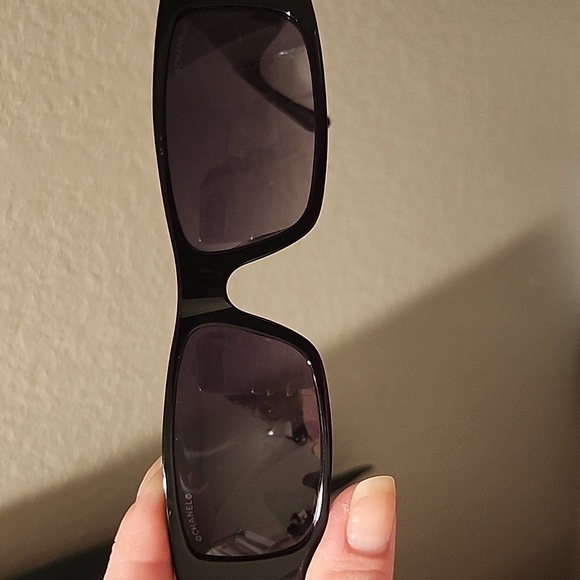 Chanel sunglasses. - Picture 6 of 8